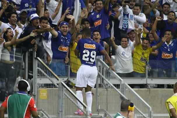 Cruzeiro e Atltico-PR se enfrentam no Mineiro pela 22 rodada do Campeonato Brasileiro