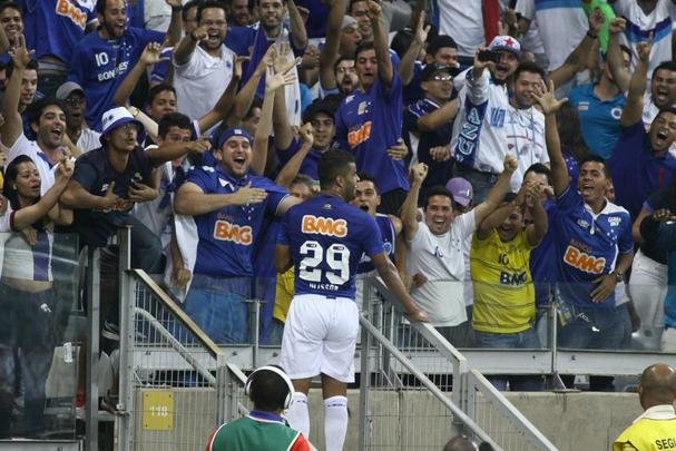 Cruzeiro e Atltico-PR se enfrentam no Mineiro pela 22 rodada do Campeonato Brasileiro