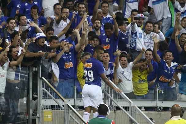 Cruzeiro e Atltico-PR se enfrentam no Mineiro pela 22 rodada do Campeonato Brasileiro