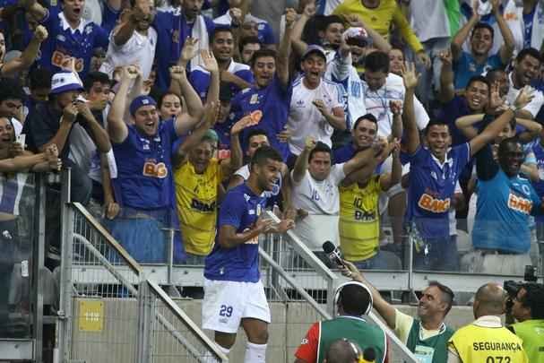 Cruzeiro e Atltico-PR se enfrentam no Mineiro pela 22 rodada do Campeonato Brasileiro