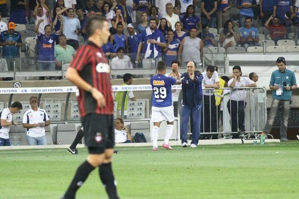 Cruzeiro e Atltico-PR se enfrentam no Mineiro pela 22 rodada do Campeonato Brasileiro