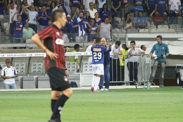 Cruzeiro e Atltico-PR se enfrentam no Mineiro pela 22 rodada do Campeonato Brasileiro