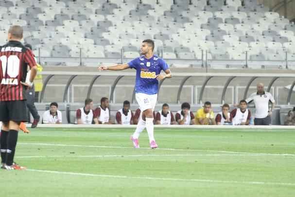 Cruzeiro e Atltico-PR se enfrentam no Mineiro pela 22 rodada do Campeonato Brasileiro