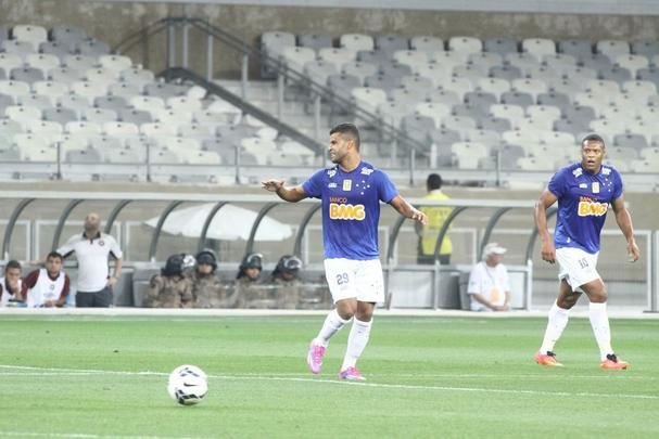 Cruzeiro e Atltico-PR se enfrentam no Mineiro pela 22 rodada do Campeonato Brasileiro