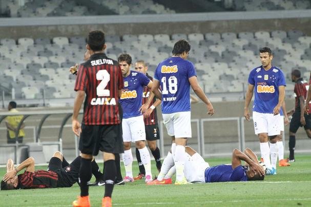 Cruzeiro e Atltico-PR se enfrentam no Mineiro pela 22 rodada do Campeonato Brasileiro