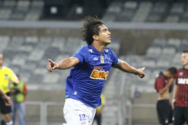 Cruzeiro e Atltico-PR se enfrentam no Mineiro pela 22 rodada do Campeonato Brasileiro
