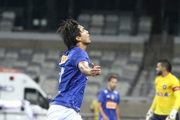 Cruzeiro e Atltico-PR se enfrentam no Mineiro pela 22 rodada do Campeonato Brasileiro