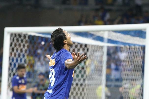Cruzeiro e Atltico-PR se enfrentam no Mineiro pela 22 rodada do Campeonato Brasileiro