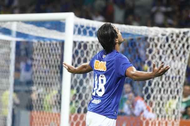 Cruzeiro e Atltico-PR se enfrentam no Mineiro pela 22 rodada do Campeonato Brasileiro
