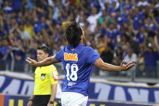Cruzeiro e Atltico-PR se enfrentam no Mineiro pela 22 rodada do Campeonato Brasileiro