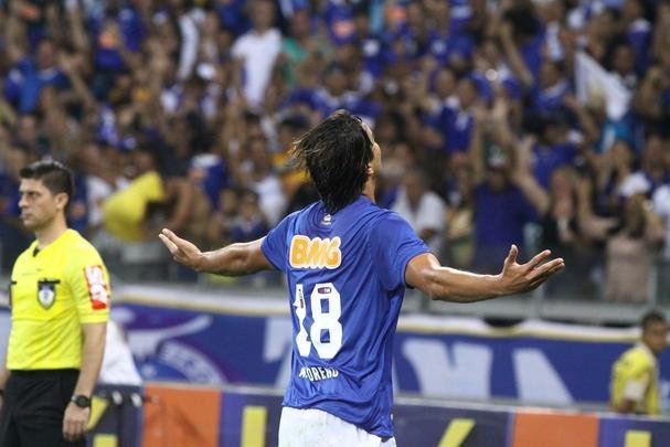 Cruzeiro e Atltico-PR se enfrentam no Mineiro pela 22 rodada do Campeonato Brasileiro