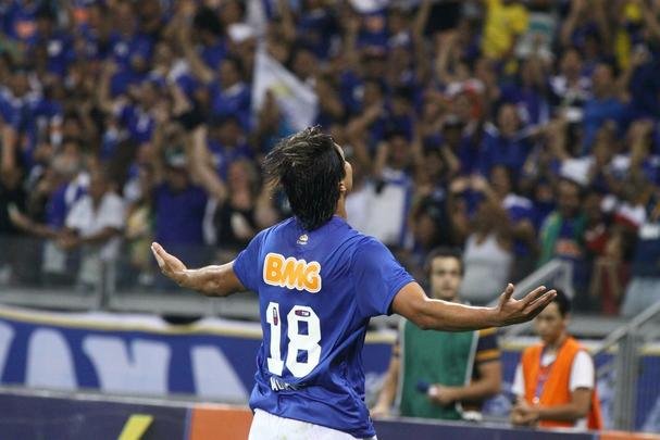 Cruzeiro e Atltico-PR se enfrentam no Mineiro pela 22 rodada do Campeonato Brasileiro