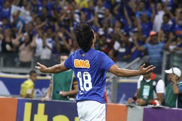 Cruzeiro e Atltico-PR se enfrentam no Mineiro pela 22 rodada do Campeonato Brasileiro