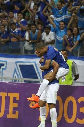 Cruzeiro e Atltico-PR se enfrentam no Mineiro pela 22 rodada do Campeonato Brasileiro