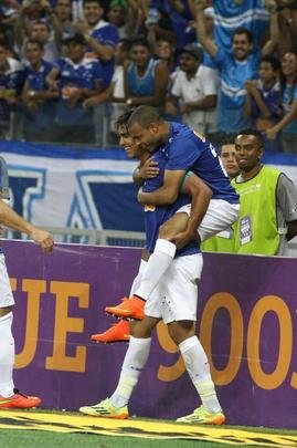 Cruzeiro e Atltico-PR se enfrentam no Mineiro pela 22 rodada do Campeonato Brasileiro