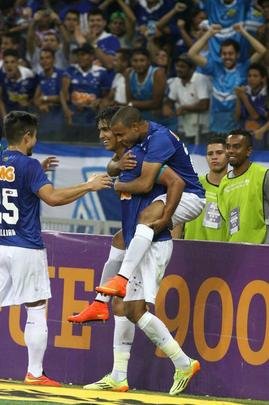 Cruzeiro e Atltico-PR se enfrentam no Mineiro pela 22 rodada do Campeonato Brasileiro
