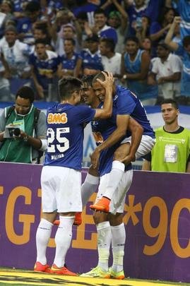 Cruzeiro e Atltico-PR se enfrentam no Mineiro pela 22 rodada do Campeonato Brasileiro