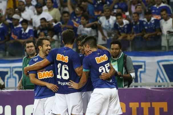 Cruzeiro e Atltico-PR se enfrentam no Mineiro pela 22 rodada do Campeonato Brasileiro