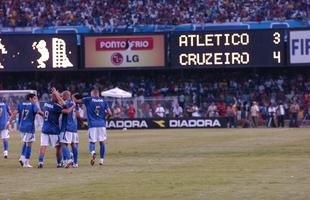 No segundo turno do Brasileiro 2007, outro jogo emocionante. O Cruzeiro abriu 2 a 0, o Galo virou para 3 a 2, mas a Raposa virou novamente para 4 a 3. A partida tambm ficou marcada pelo drible da foca de Kerlon, que gerou a revolta do lateral atleticano Coelho.
