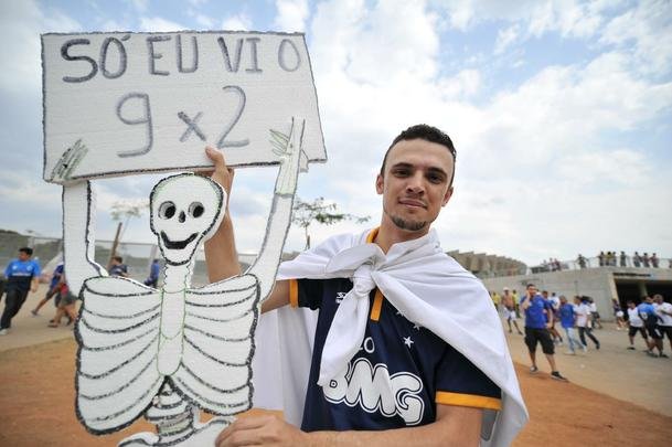 Torcida celeste ocupou 90% do estdio e realizou uma grande festa