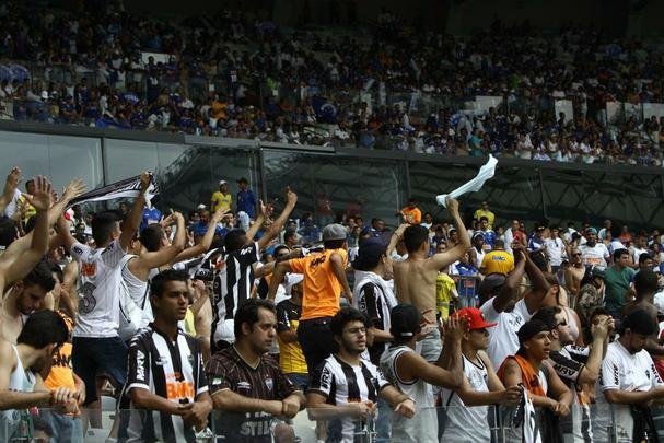 Torcedores do Galo dentro do Mineiro no clssico contra o Cruzeiro, pelo Brasileiro