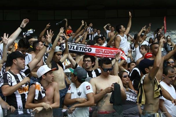 Torcedores do Galo dentro do Mineiro no clssico contra o Cruzeiro, pelo Brasileiro