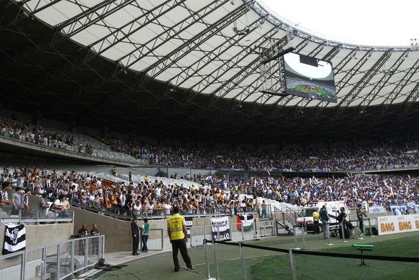 Torcedores do Galo dentro do Mineiro no clssico contra o Cruzeiro, pelo Brasileiro