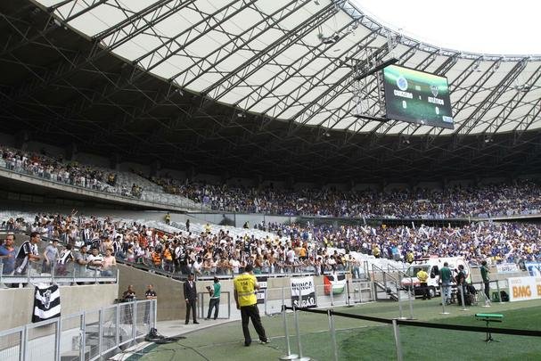 Torcedores do Galo dentro do Mineiro no clssico contra o Cruzeiro, pelo Brasileiro