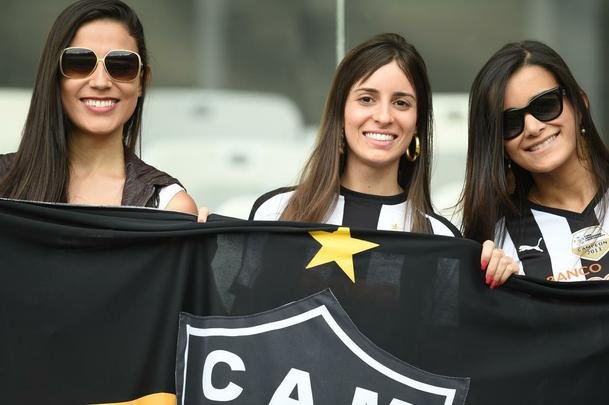 Torcedores do Galo dentro do Mineiro no clssico contra o Cruzeiro, pelo Brasileiro