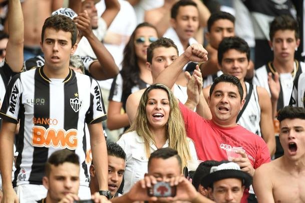 Torcedores do Galo dentro do Mineiro no clssico contra o Cruzeiro, pelo Brasileiro