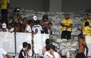 Torcedores do Galo dentro do Mineiro no clssico contra o Cruzeiro, pelo Brasileiro