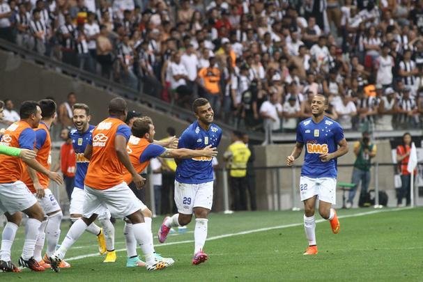 Fotos do jogo entre Cruzeiro e Atltico, no Mineiro, pela 23 rodada do Brasileiro