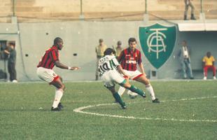 Sob o comando de Givanildo Oliveira na Copa Centenrio de Belo Horizonte, Amrica empatou por 1 a 1 com o Milan, da Itlia, no Estdio Independncia