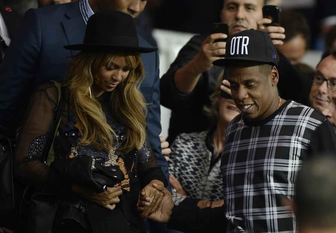 Jogo pela Liga dos Campees entre PSG e Barcelona, em Paris, reuniu cantora Beyonc e seu marido, o rapper Jay-Z; o ex-jogador ingls David Beckham e o ex-presidente da Frana, Nicolas Sarkozy