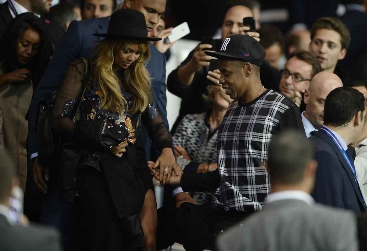 Jogo pela Liga dos Campees entre PSG e Barcelona, em Paris, reuniu cantora Beyonc e seu marido, o rapper Jay-Z; o ex-jogador ingls David Beckham e o ex-presidente da Frana, Nicolas Sarkozy