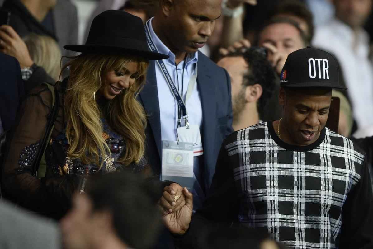 Jogo pela Liga dos Campees entre PSG e Barcelona, em Paris, reuniu cantora Beyonc e seu marido, o rapper Jay-Z; o ex-jogador ingls David Beckham e o ex-presidente da Frana, Nicolas Sarkozy