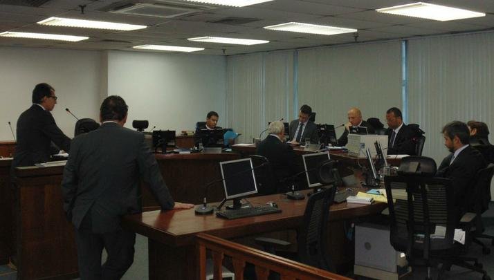 Julgamento de Atltico e Cruzeiro na Terceira Comisso Disciplinar do STJD, no Rio de Janeiro