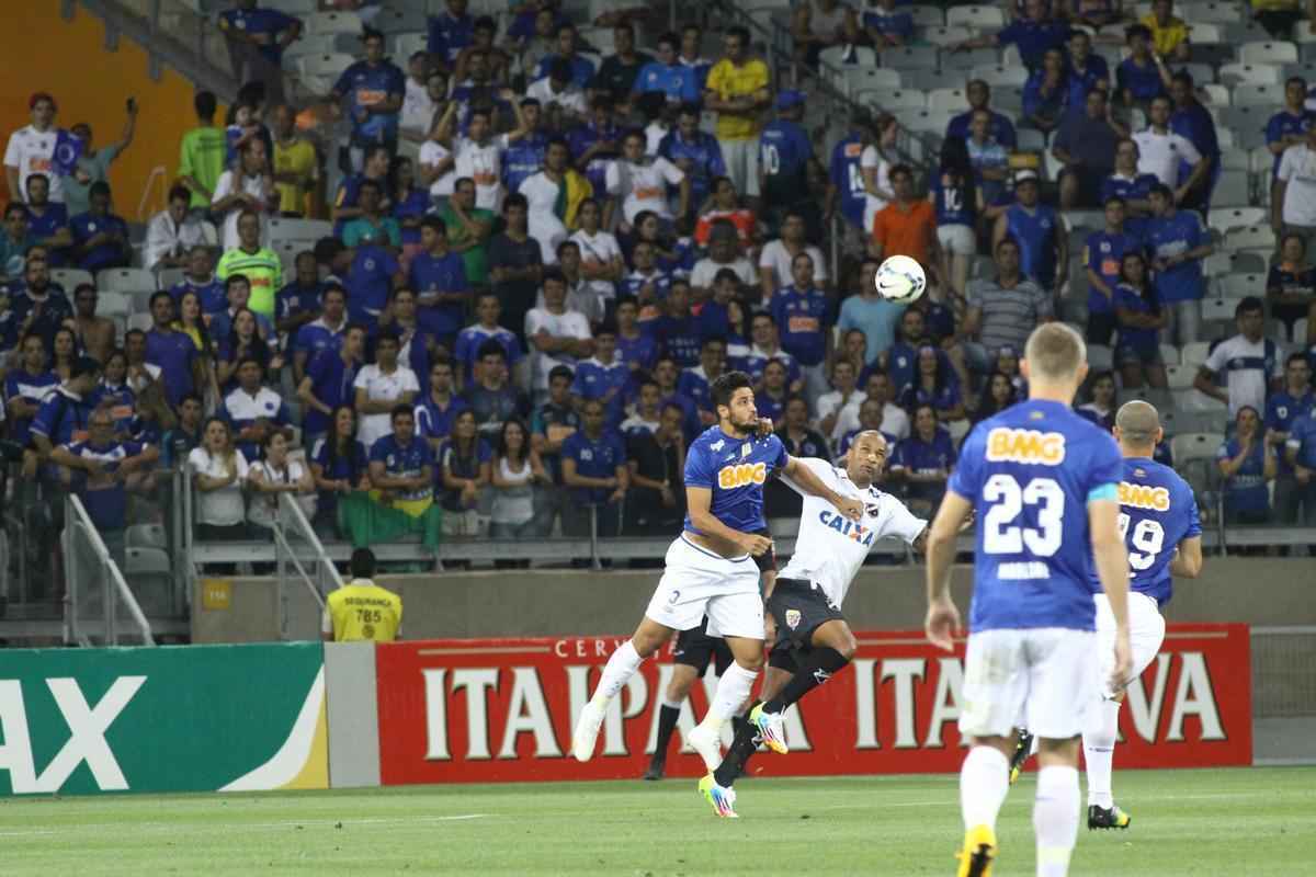 Imagens do jogo entre Cruzeiro e ABC, no Mineiro, pelas quartas de final da Copa do Brasil
