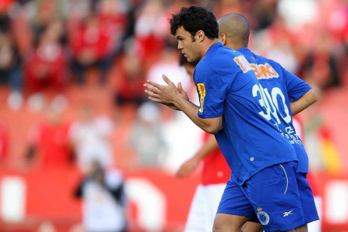 Na estreia do Brasileiro 2010, o Cruzeiro voltou a vencer no Beira-Rio, desta vez por 2 a 1, com dois gols de Klber.