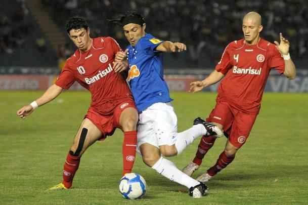 No returno do Brasileiro de 2010, o Cruzeiro derrotou o Inter por 1 a 0, em partida disputada no Parque do Sabiá, dentro de uma sequência de cinco vitórias consecutivas. Naquele ano a Raposa acabou com o vice-campeonato.