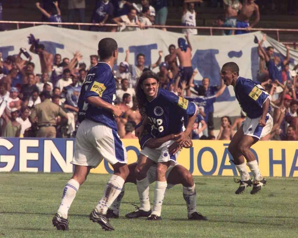 Na partida de volta, no Mineiro, o Cruzeiro venceu por 3 a 2 e se classificou para a semifinal. Os gols da Raposa foram marcados por Sorin (foto), Geovanni e Fbio Jnior.