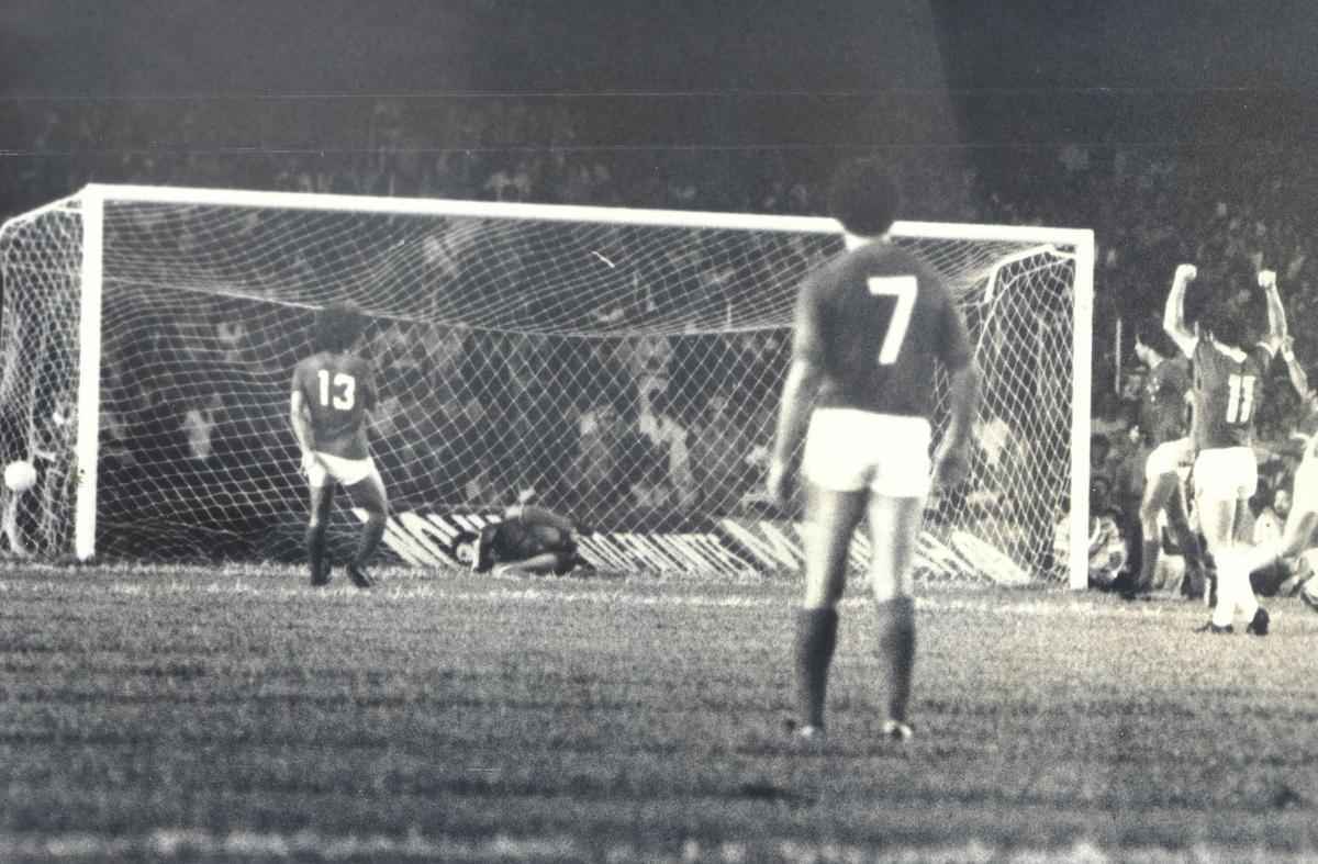 Em 1979, o Inter eliminou o Cruzeiro do Campeonato Brasileiro vencendo do clube celeste por 3 a 2, no Mineiro, diante de 58.852 torcedores. Naquele ano, o Colorado conquistou o tricampeonato nacional.