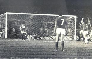 Em 1979, o Inter eliminou o Cruzeiro do Campeonato Brasileiro vencendo do clube celeste por 3 a 2, no Mineiro, diante de 58.852 torcedores. Naquele ano, o Colorado conquistou o tricampeonato nacional.