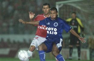 Em 2000, as equipes duelaram nas quartas de final da Copa Joo Havelange. No primeiro jogo, houve empate por 1 a 1 (foto), no Beira-Rio.