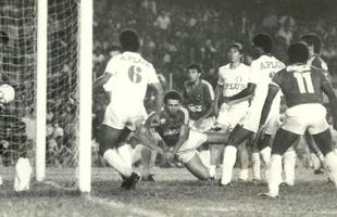 Em 1987, o Cruzeiro perdeu por 1 a 0 para o Inter e foi eliminado do Brasileiro na semifinal, em pleno Mineiro, diante de 59.923 pagantes. 