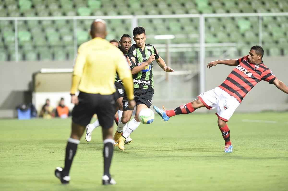 Fotos do jogo entre Amrica e Atltico-GO, no Independncia, pela 27 rodada da Srie B do Brasileiro