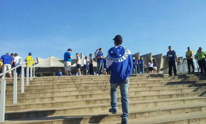 Cruzeirenses se aglomeraram no entorno do Mineiro desde o incio da tarde