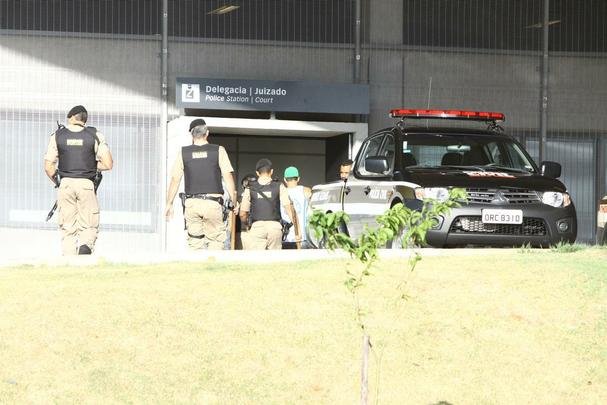 Cruzeirenses se aglomeraram no entorno do Mineiro desde o incio da tarde