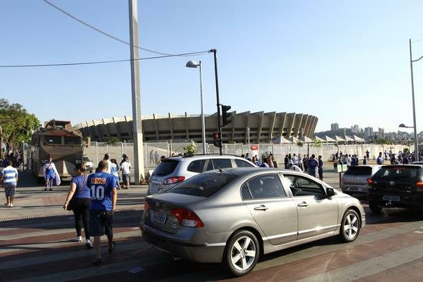 Cruzeirenses se aglomeraram no entorno do Mineiro desde o incio da tarde
