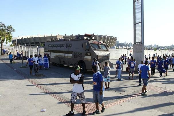 Cruzeirenses se aglomeraram no entorno do Mineiro desde o incio da tarde
